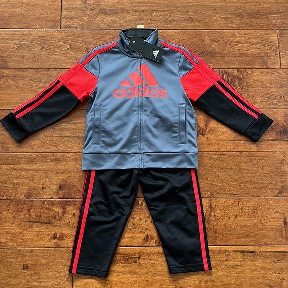 NWT adidas Kids 2 piece Active Set Red And Black           Size size 2T - Picture 5 of 10
